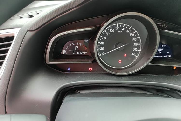 Used Mazda 3 Axela 2017 Sedan 1.5L Automatic Luxury Model China VI Standard Odometer Close Up