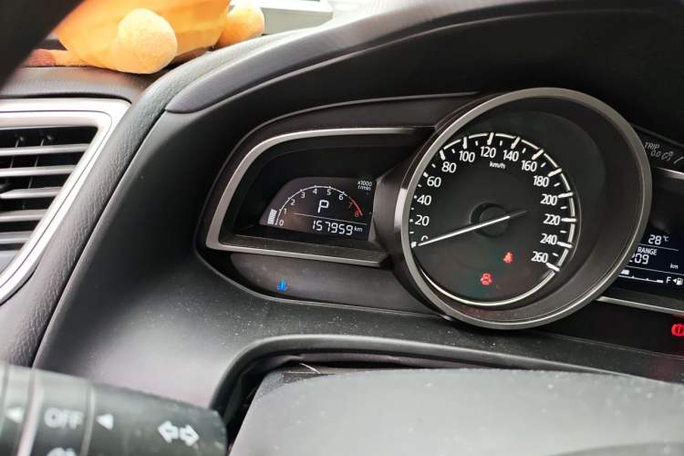 Used Mazda 3 Axela 2017 Sedan 1.5L Automatic Comfort Model Emission Standard China V Odometer Close Up