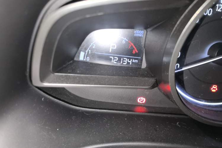 Used Mazda 3 Axela 2017 Sedan 1.5L Automatic Luxury Model Emission Standard China V Odometer Close Up