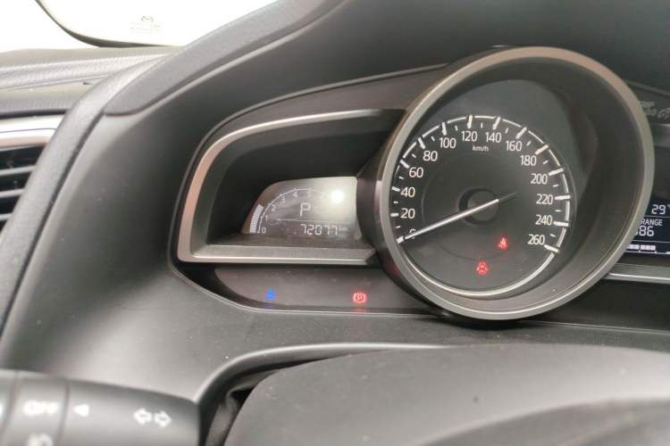 Used Mazda 3 Axela 2017 Sedan 1.5L Automatic Luxury Model Emission Standard China V Odometer Close Up