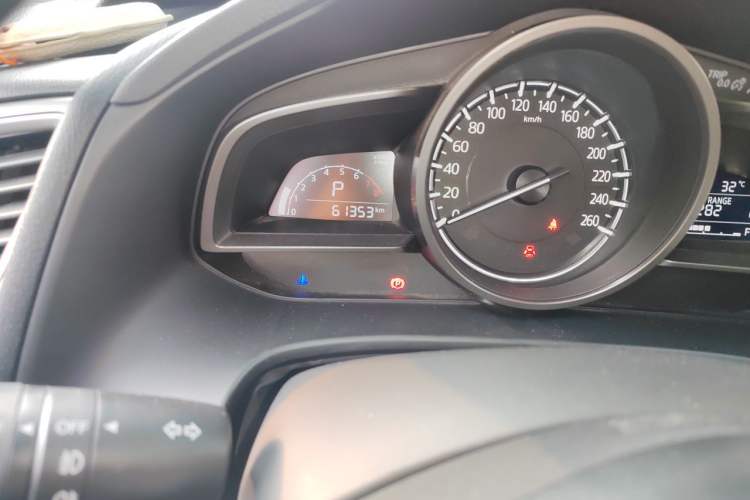 Used Mazda 3 Axela 2017 Hatchback 2.0L Automatic Luxury Model Emission Standard China V Odometer Close Up