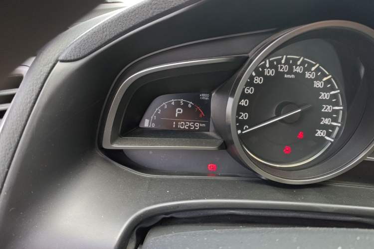 Used Mazda 3 Axela 2017 Sedan 1.5L Automatic Luxury Model Emission Standard China V Odometer Close Up