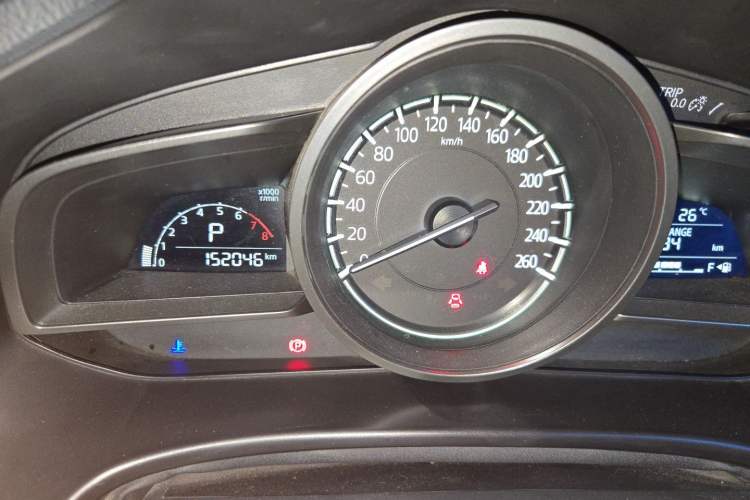 Used Mazda 3 Axela 2017 Sedan 1.5L Automatic Luxury Model China VI Standard Odometer Close Up