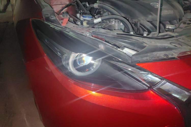 Used Mazda 3 Axela 2017 Sedan 1.5L Automatic Luxury Model China VI Standard Right Front Headlight