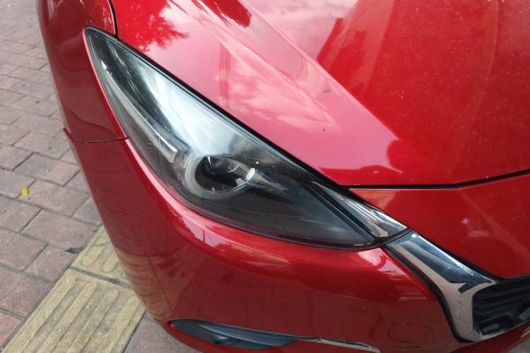 Used Mazda 3 Axela 2017 Sedan 1.5L Automatic Luxury Model Emission Standard China V Right Front Headlight