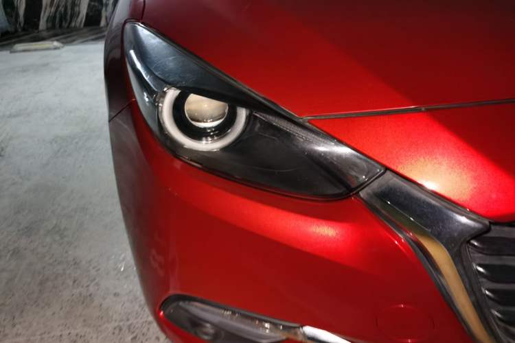 Used Mazda 3 Axela 2017 Hatchback 2.0L Automatic Sport Model China V Emission Standard Right Front Headlight