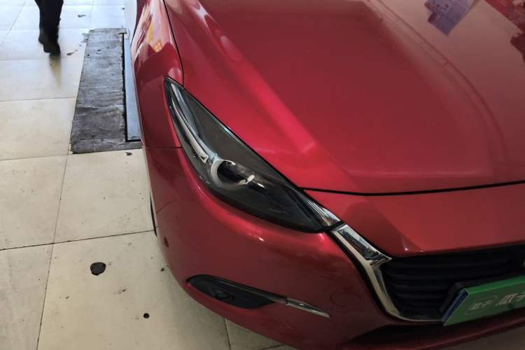 Used Mazda 3 Axela 2017 Sedan 1.5L Automatic Luxury Model Emission Standard China V Right Front Headlight
