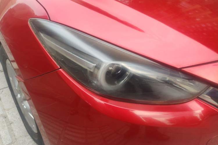 Used Mazda 3 Axela 2017 Sedan 1.5L Manual Luxury Model Emission Standard China V Right Front Headlight