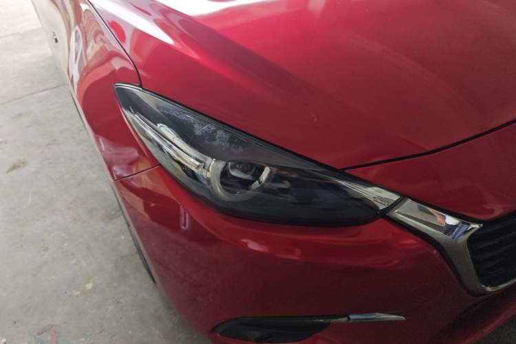Used Mazda 3 Axela 2017 Hatchback 2.0L Automatic Luxury Model Emission Standard China V Right Front Headlight