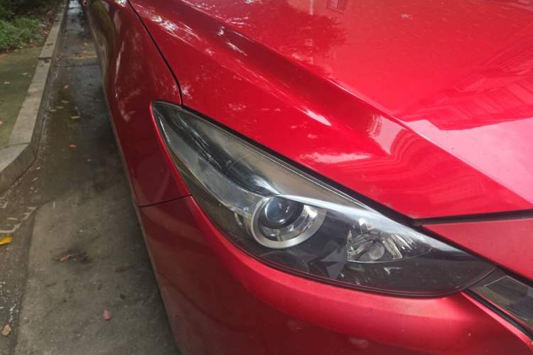 Used Mazda 3 Axela 2017 Sedan 1.5L Automatic Comfort Model Emission Standard China V Right Front Headlight