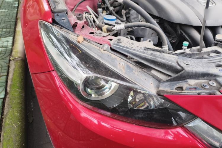 Used Mazda 3 Axela 2017 Sedan 1.5L Automatic Comfort Model Emission Standard China V Right Front Headlight