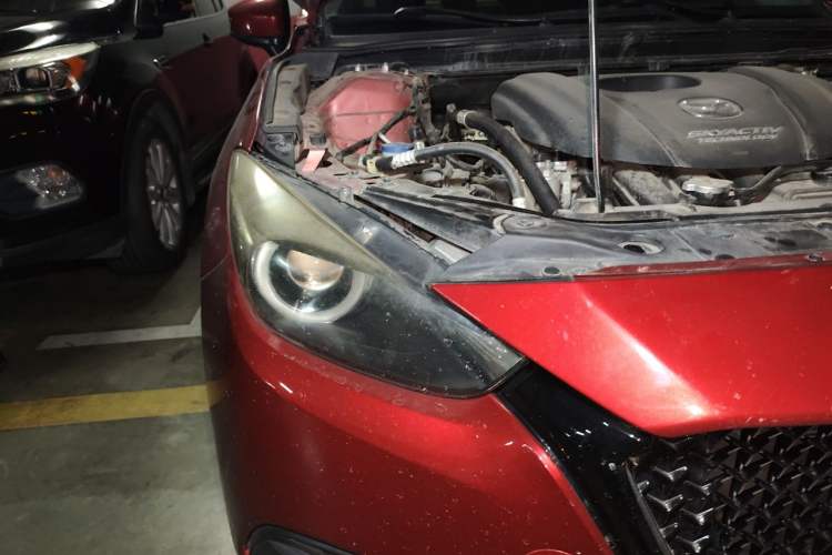Used Mazda 3 Axela 2017 Sedan 1.5L Automatic Luxury Model Emission Standard China V Right Front Headlight