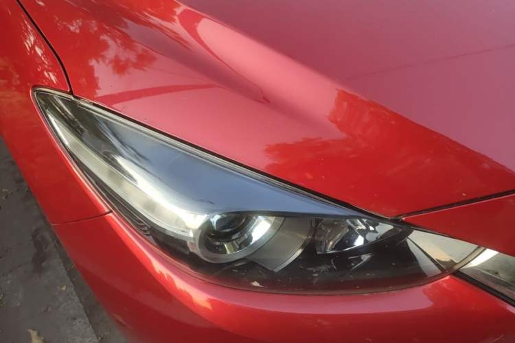 Used Mazda 3 Axela 2017 Sedan 1.5L Automatic Comfort Model Emission Standard China V Right Front Headlight