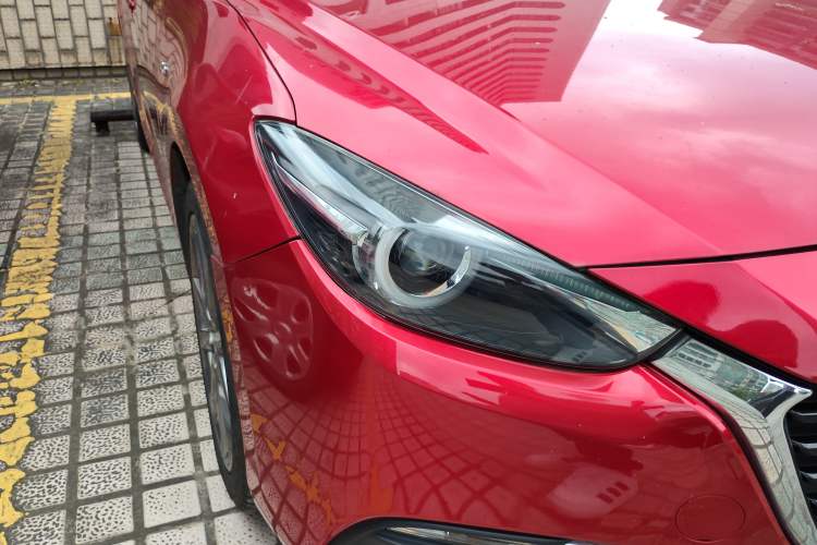 Used Mazda 3 Axela 2017 Hatchback 2.0L Automatic Sport Model China V Emission Standard Right Front Headlight
