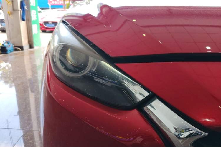Used Mazda 3 Axela 2017 Sedan 1.5L Automatic Comfort Model Emission Standard China V Right Front Headlight