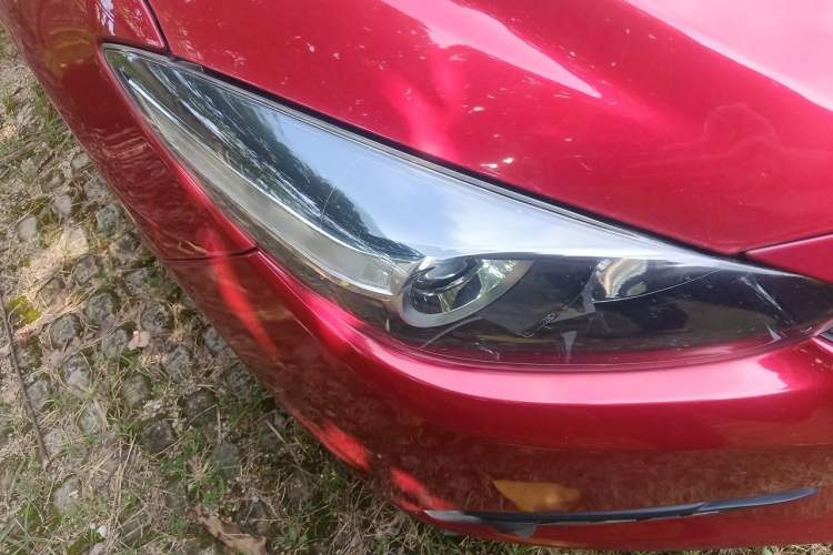 Used Mazda 3 Axela 2017 Sedan 1.5L Automatic Comfort Model Emission Standard China V Right Front Headlight