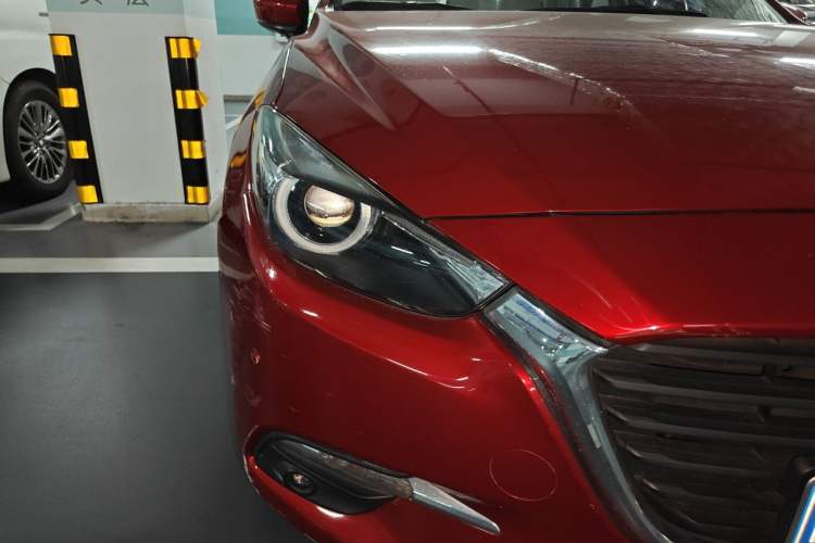 Used Mazda 3 Axela 2017 Sedan 1.5L Automatic Luxury Model Emission Standard China V Right Front Headlight
