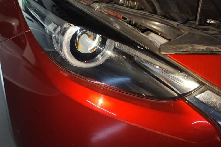 Used Mazda 3 Axela 2017 Hatchback 2.0L Automatic Sport Model China V Emission Standard Right Front Headlight