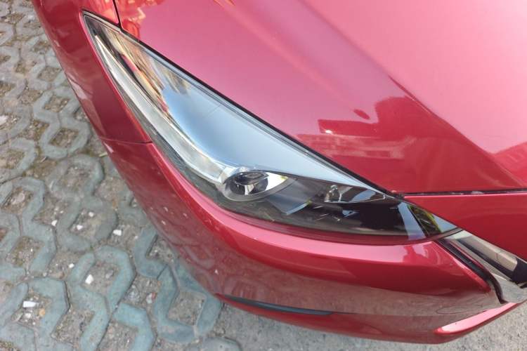 Used Mazda 3 Axela 2017 Sedan 1.5L Automatic Comfort Model Emission Standard China V Right Front Headlight