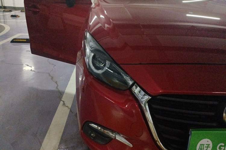 Used Mazda 3 Axela 2017 Sedan 1.5L Automatic Luxury Model China VI Standard Right Front Headlight
