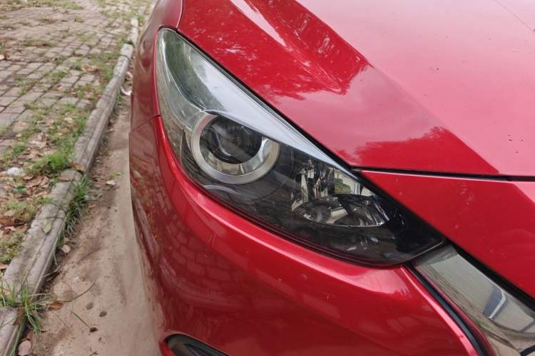 Used Mazda 3 Axela 2017 Sedan 1.5L Manual Comfort Model Emission Standard China V Right Front Headlight