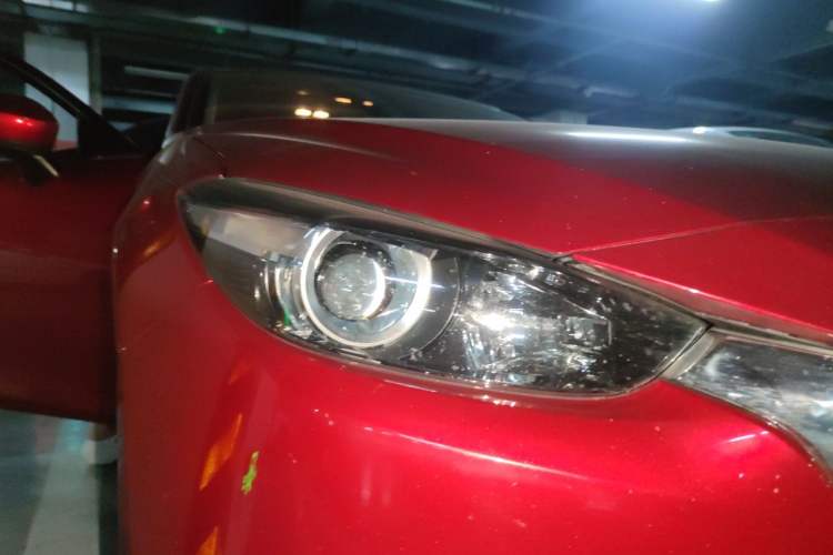 Used Mazda 3 Axela 2017 Sedan 1.5L Automatic Comfort Model Emission Standard China V Right Front Headlight
