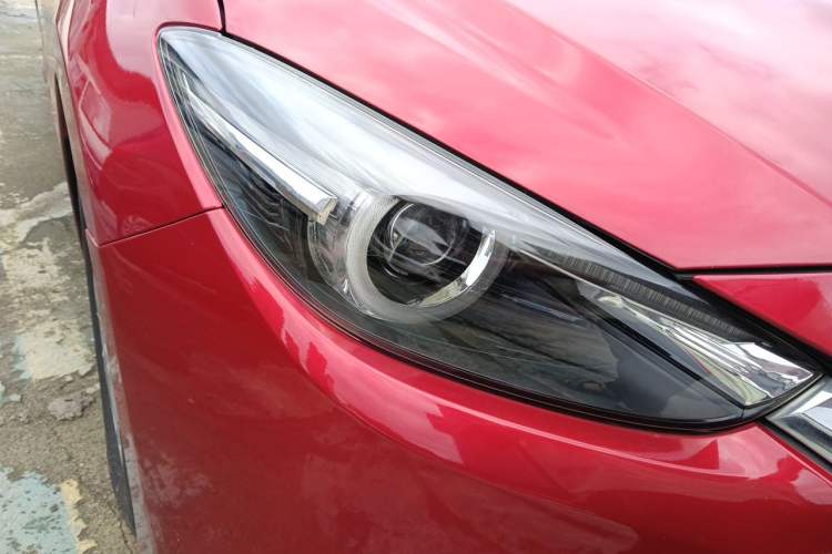 Used Mazda 3 Axela 2017 Sedan 1.5L Automatic Luxury Model Emission Standard China V Right Front Headlight
