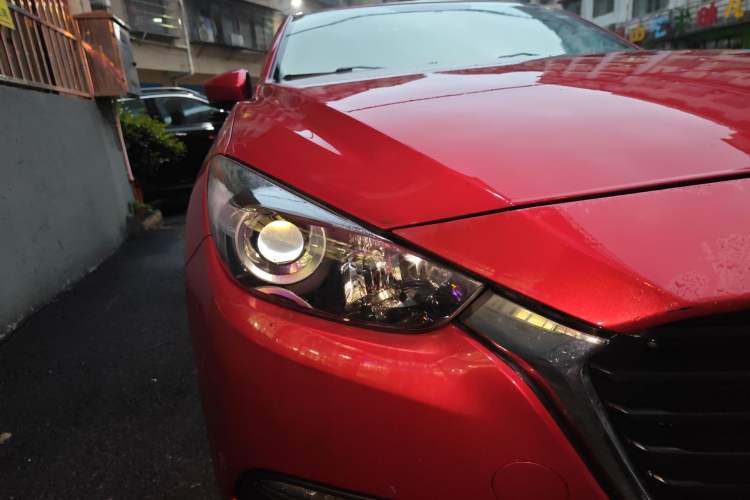 Used Mazda 3 Axela 2017 Sedan 1.5L Automatic Comfort Model Emission Standard China V Right Front Headlight