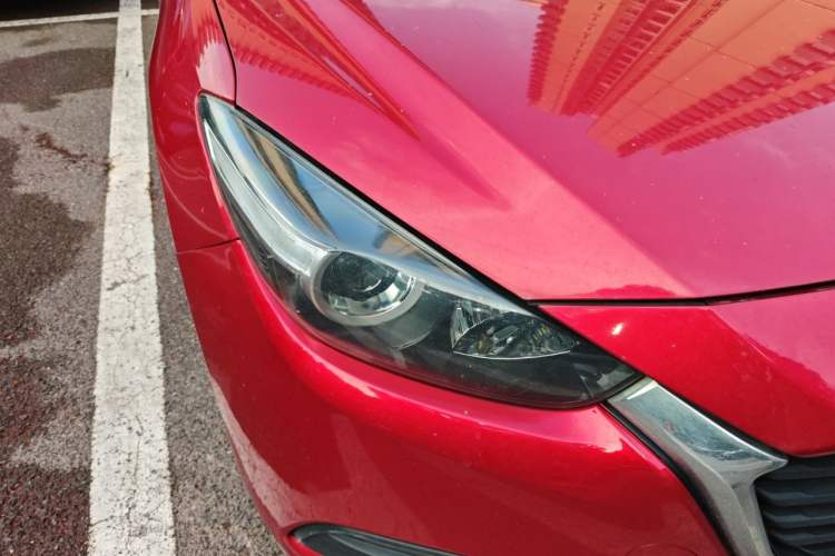 Used Mazda 3 Axela 2017 Sedan 1.5L Automatic Comfort Model Emission Standard China V Right Front Headlight