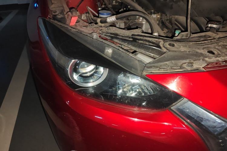 Used Mazda 3 Axela 2017 Sedan 1.5L Automatic Comfort Model Emission Standard China V Right Front Headlight