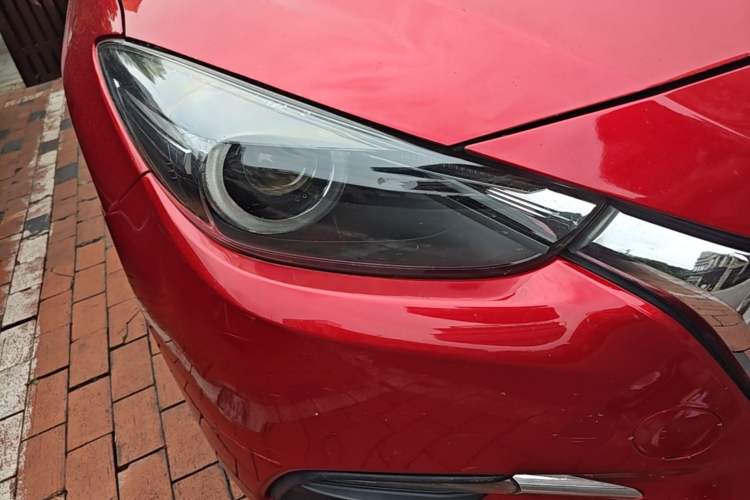 Used Mazda 3 Axela 2017 Sedan 1.5L Automatic Luxury Model Emission Standard China V Right Front Headlight