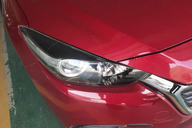 Used Mazda 3 Axela 2017 Sedan 1.5L Automatic Comfort Model Emission Standard China V Right Front Headlight