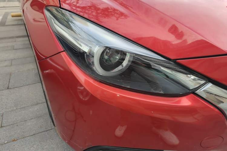 Used Mazda 3 Axela 2017 Hatchback 2.0L Automatic Luxury Model Emission Standard China V Right Front Headlight