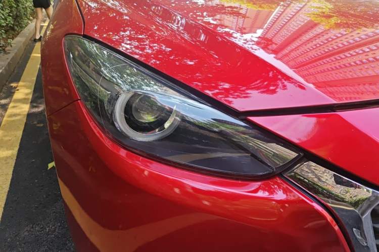Used Mazda 3 Axela 2017 Sedan 1.5L Automatic Luxury Model Emission Standard China V Right Front Headlight