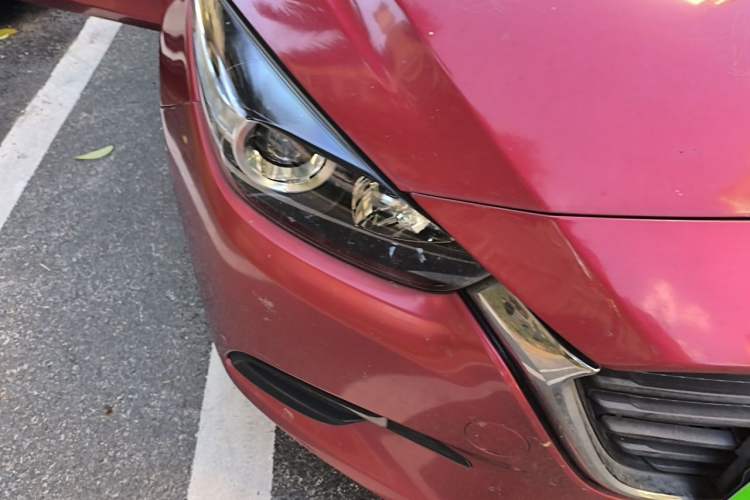 Used Mazda 3 Axela 2017 Sedan 1.5L Automatic Comfort Model Emission Standard China V Right Front Headlight