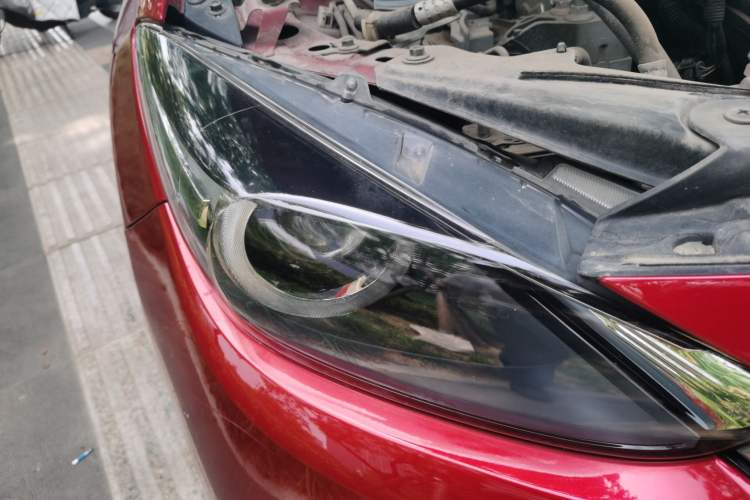 Used Mazda 3 Axela 2017 Hatchback 1.5L Automatic Luxury Model China VI Standard Right Front Headlight