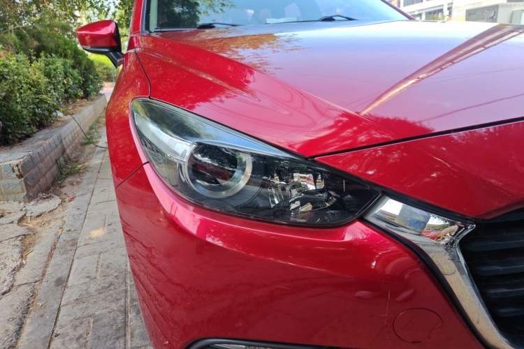 Used Mazda 3 Axela 2017 Sedan 1.5L Automatic Comfort Model Emission Standard China V Right Front Headlight