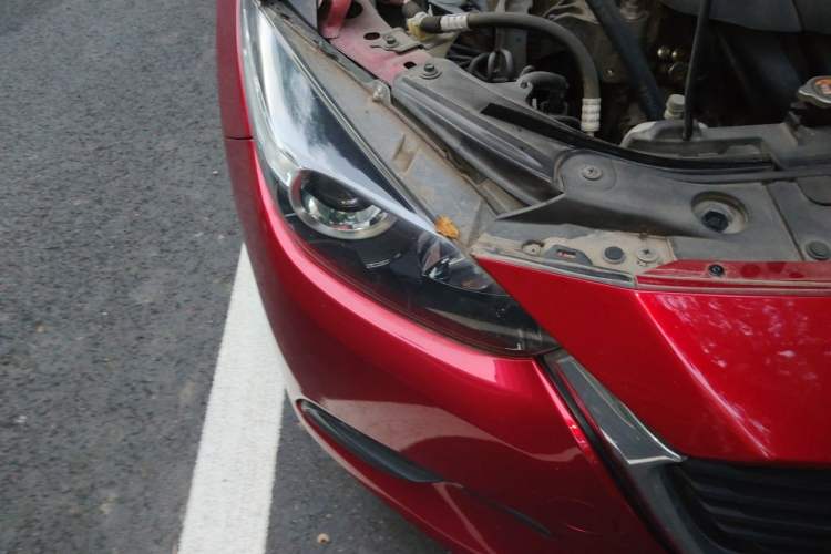 Used Mazda 3 Axela 2017 Sedan 1.5L Automatic Comfort Model Emission Standard China V Right Front Headlight