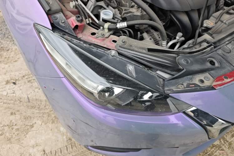 Used Mazda 3 Axela 2017 Sedan 1.5L Automatic Comfort Model Emission Standard China V Right Front Headlight