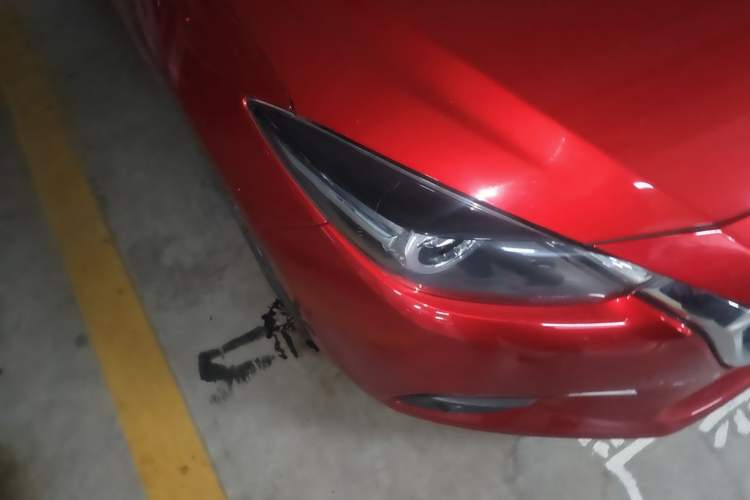 Used Mazda 3 Axela 2017 Hatchback 2.0L Automatic Sport Model China V Emission Standard Right Front Headlight