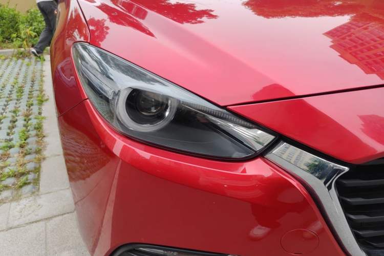 Used Mazda 3 Axela 2017 Sedan 1.5L Automatic Luxury Model Emission Standard China V Right Front Headlight