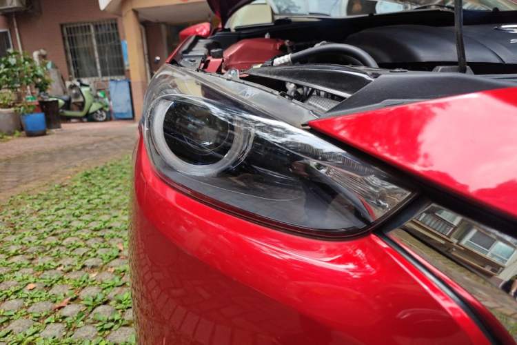 Used Mazda 3 Axela 2017 Sedan 1.5L Automatic Luxury Model China VI Standard Right Front Headlight
