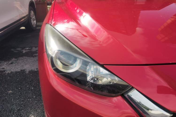 Used Mazda 3 Axela 2017 Sedan 1.5L Automatic Comfort Model Emission Standard China V Right Front Headlight