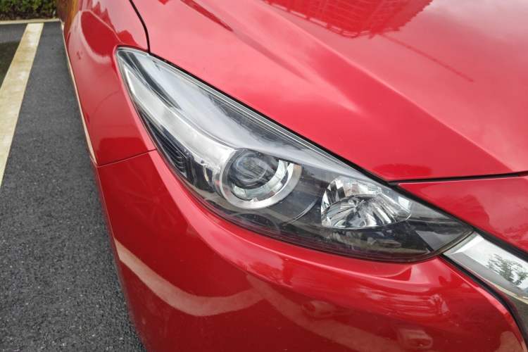 Used Mazda 3 Axela 2017 Sedan 1.5L Automatic Comfort Model Emission Standard China V Right Front Headlight