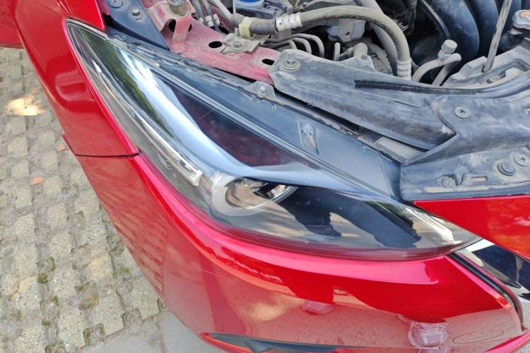 Used Mazda 3 Axela 2017 Hatchback 1.5L Automatic Luxury Model Emission Standard China V Right Front Headlight