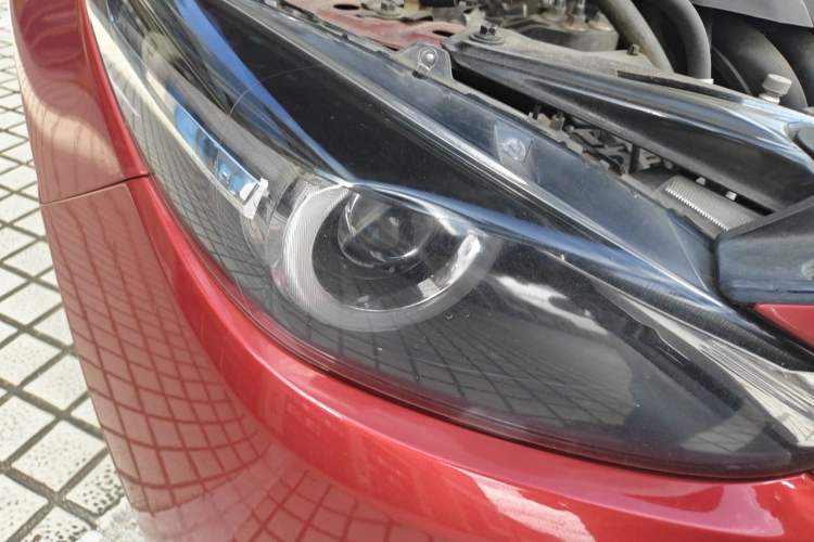 Used Mazda 3 Axela 2017 Sedan 1.5L Automatic Luxury Model Emission Standard China V Right Front Headlight
