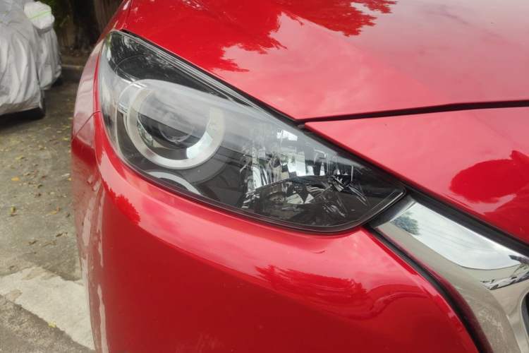 Used Mazda 3 Axela 2017 Hatchback 1.5L Automatic Comfort Model China VI Standard Right Front Headlight