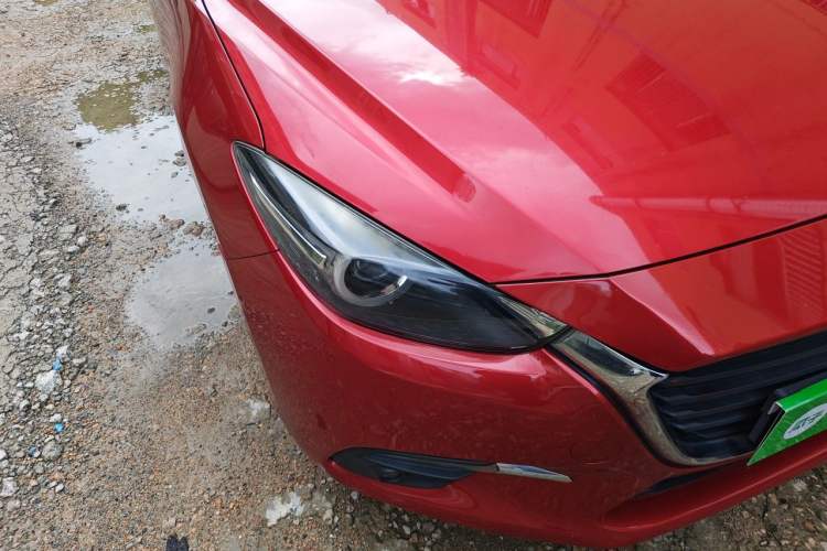 Used Mazda 3 Axela 2017 Sedan 1.5L Automatic Luxury Model China VI Standard Right Front Headlight