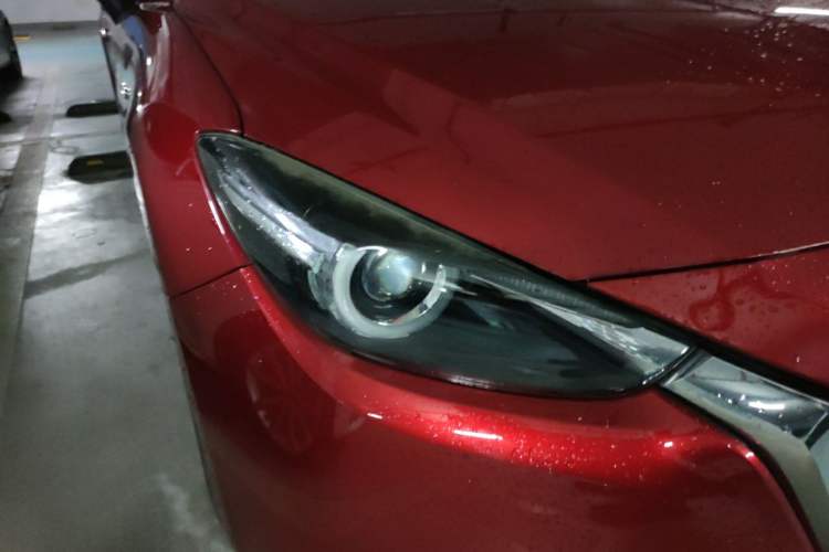Used Mazda 3 Axela 2017 Hatchback 2.0L Automatic Sport Model China V Emission Standard Right Front Headlight