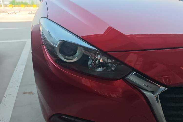 Used Mazda 3 Axela 2017 Sedan 1.5L Automatic Comfort Model Emission Standard China V Right Front Headlight